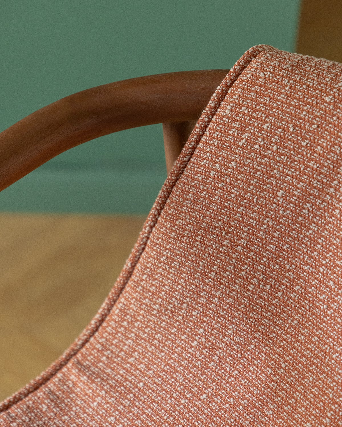 Chaise de Salle à Manger en Bois d'Eucalyptus et Tissu par Clhoti, image de la gelerie 6