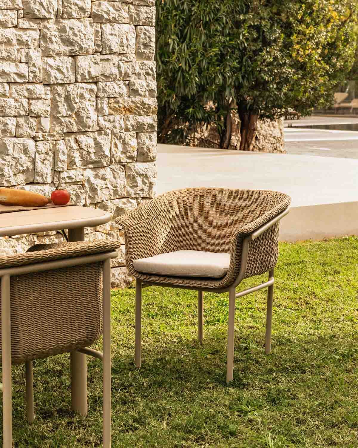 Chaise d'Extérieur en Métal et Osier Caitlyn, image de la gelerie 2