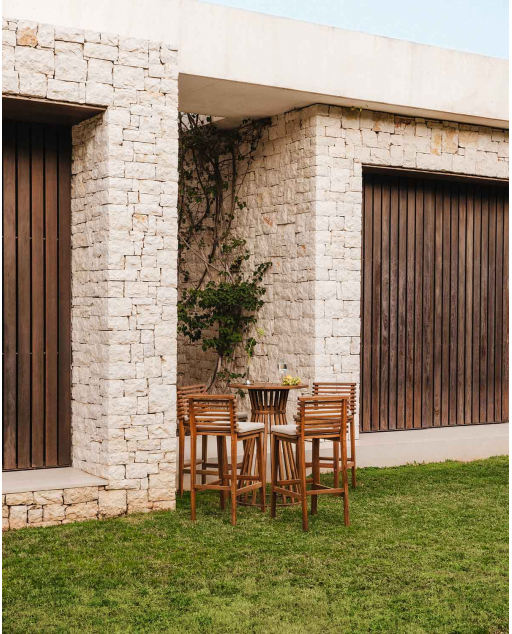 Ensemble Table Haute (Ø70 cm) et 4 Tabourets Hauts en Bois d'Acacia et Tissu (75 cm) d'Extérieur Hazan
