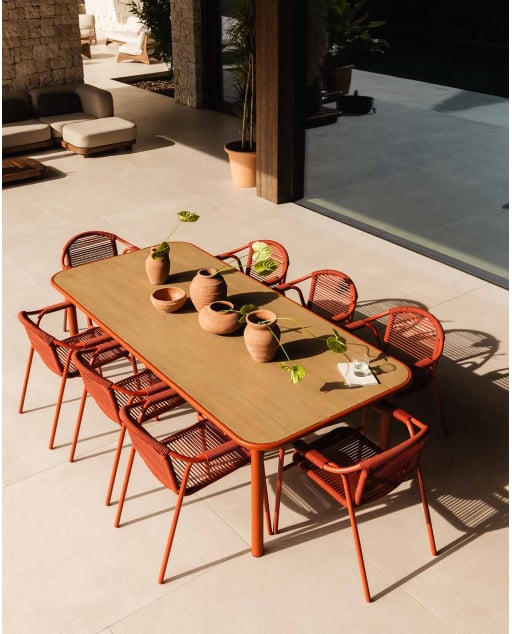 Ensemble Table Rectangulaire en Bois d'Acacia (240x110 cm) Caitlyn et 8 Fauteuils en Métal Murna pour Extérieur
