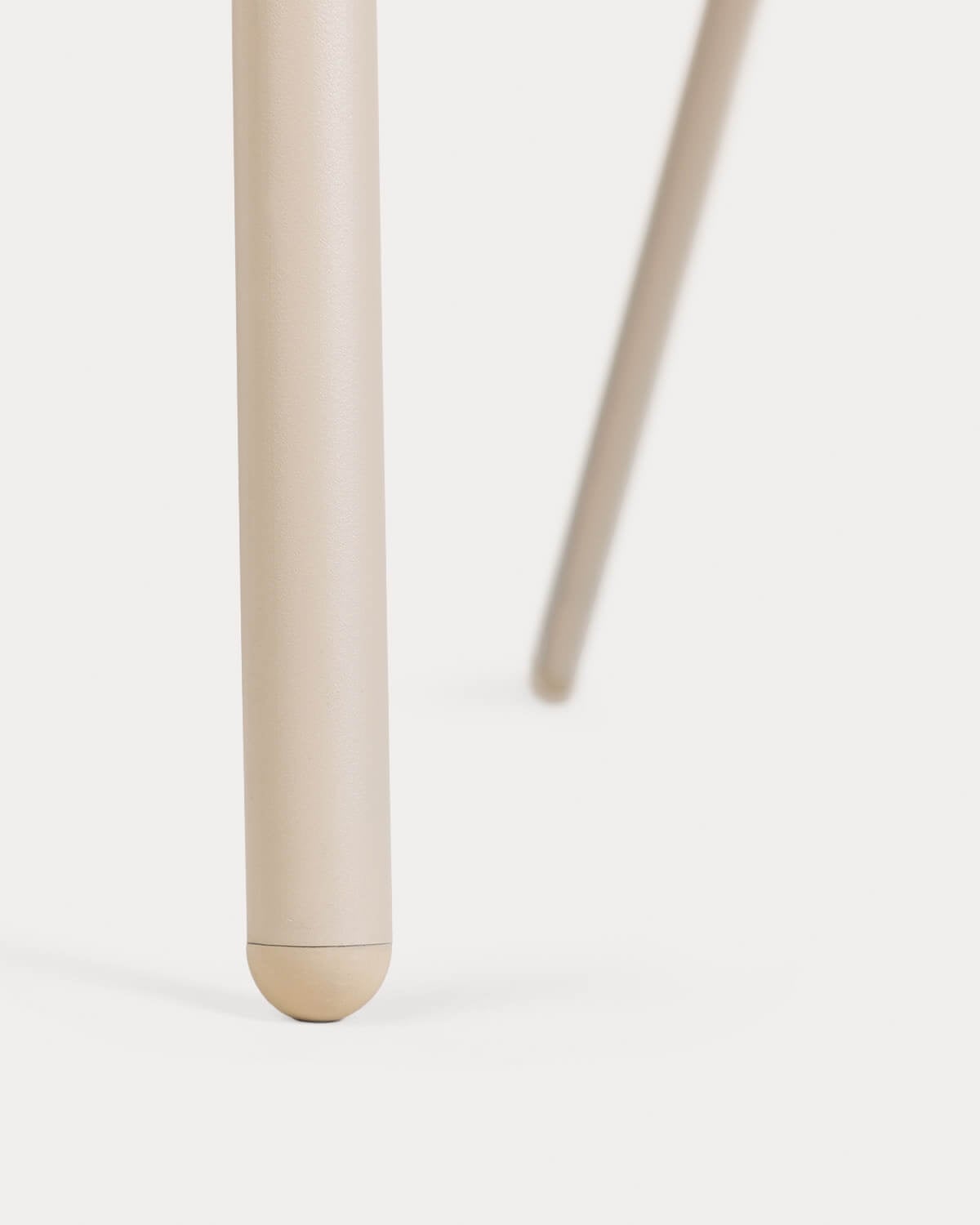 Ensemble Table Rectangulaire en Bois d'Acacia (240x110 cm) Caitlyn et 8 Fauteuils en Métal Murna pour Extérieur, image de la gelerie 10