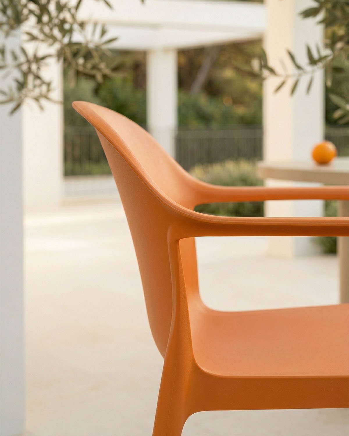 Chaise d'Extérieur en Polypropylène avec Accoudoirs Juana, image de la gelerie 3