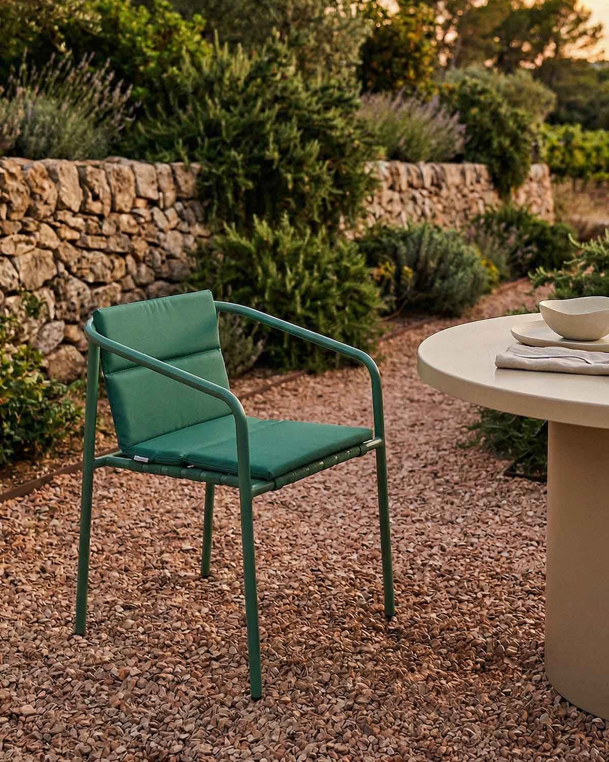 Chaise d'extérieur avec accoudoirs en aluminium et tissu Vinke , image de la gelerie 2