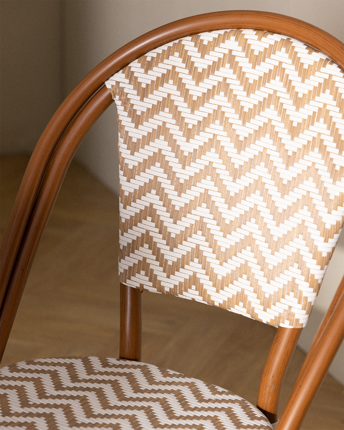 Chaise de Salle à Manger en Aluminium et Rotin Synthétique Yona Bistro, image de la gelerie 3