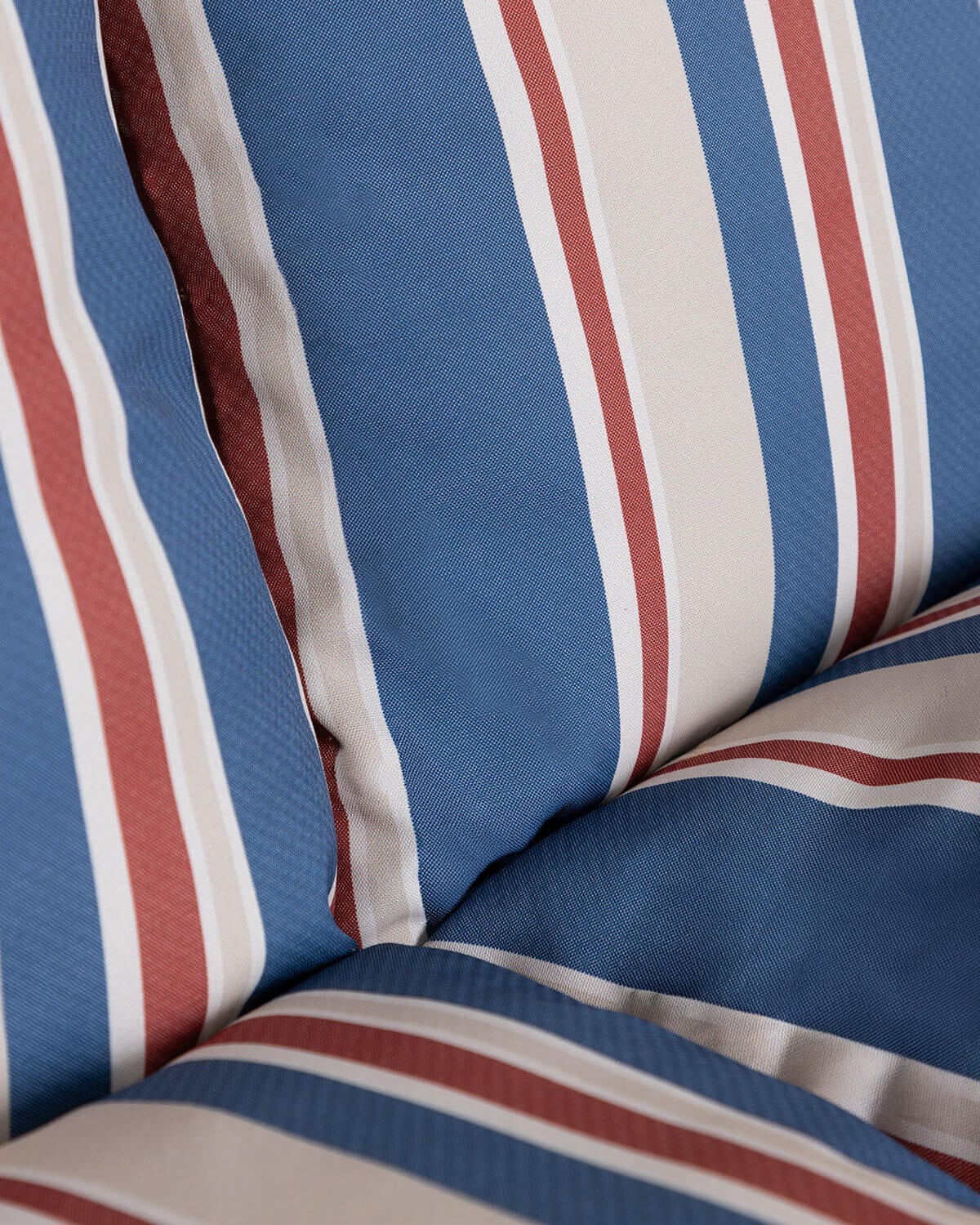 Ensemble de Jardin avec Canapé 2 Places, 2 Fauteuils et Table Basse en Métal et Tissu Ohiane, image de la gelerie 6