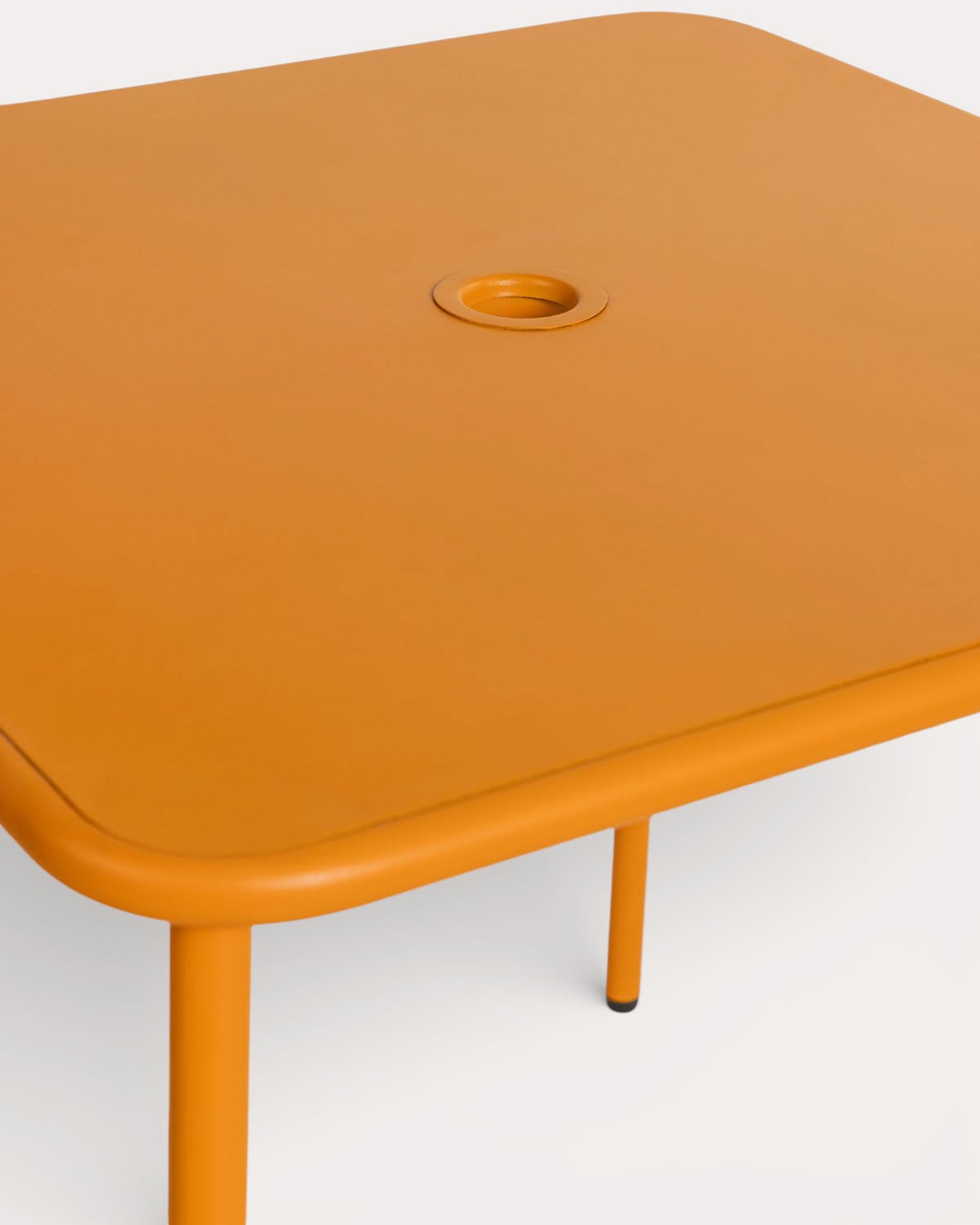 Set table carrée (78x78 cm) Mijail et 4 Fauteuils en étal Vinke pour Usage Extérieur, image de la gelerie 5