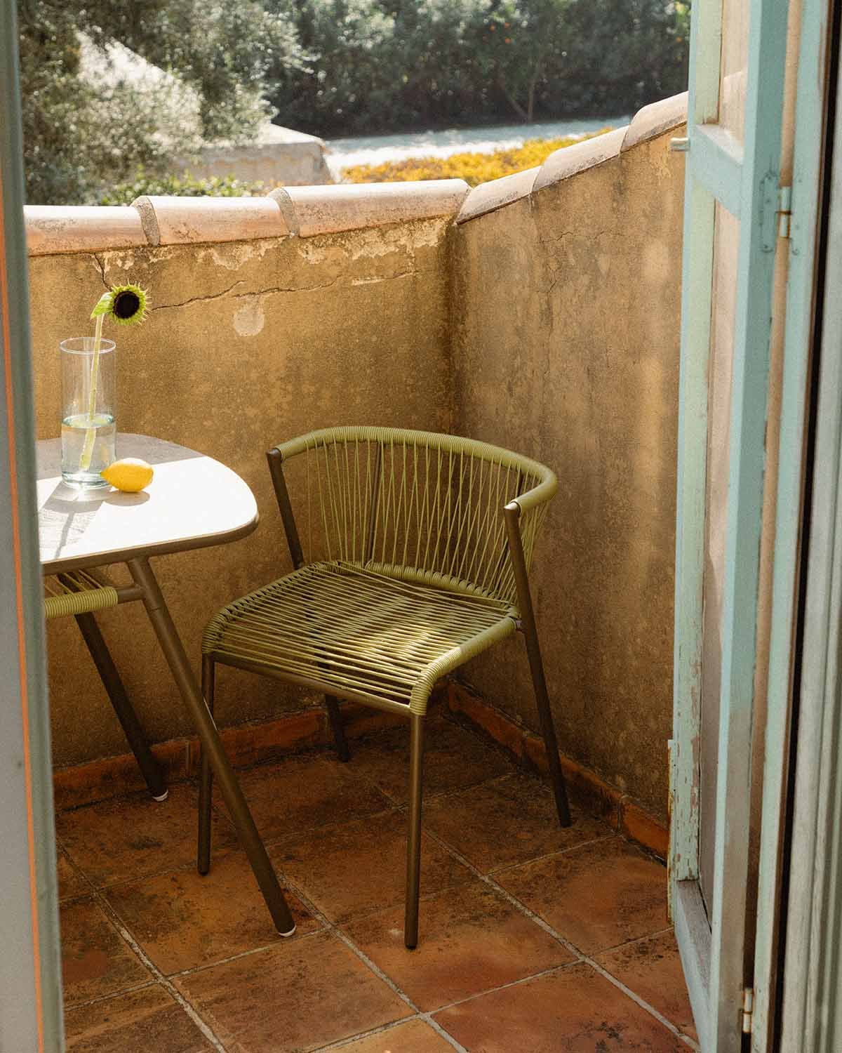 Ensemble Table Ovale (105x55 cm) et 2 Chaises Gigognes en Métal et Rotin Synthétique pour Usage Extérieur Paolo, image de la gelerie 3