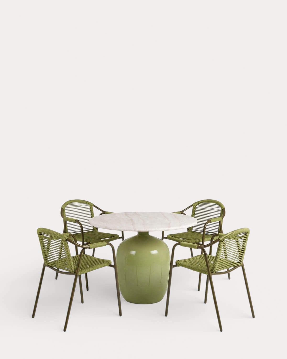 Ensemble Table Ronde en Ciment (Ø100 cm) Uxue et 4 Chaises d'Extérieur avec Accoudoirs en Métal et Corde Murna, image de la gelerie 1