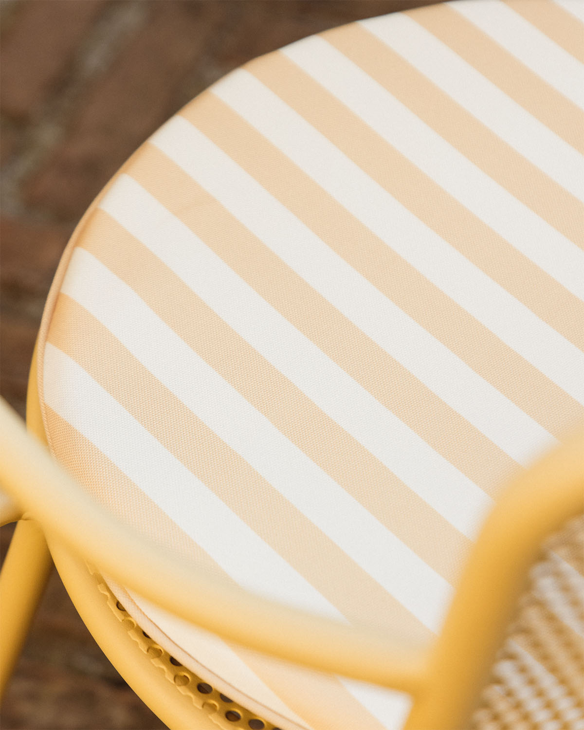 Chaise d'Extérieur avec Accoudoirs en Métal Dorothea, image de la gelerie 3