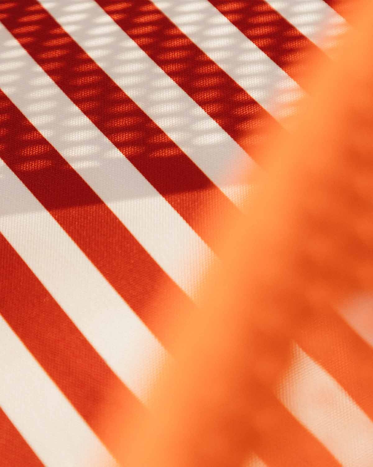 Ensemble Table Ronde d'Extérieur (Ø110 cm) et 4 Chaises avec Accoudoirs en Métal Dorothea, image de la gelerie 6