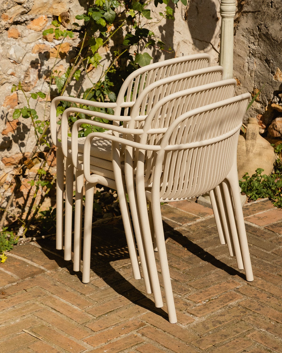 Pack de 4 Chaises d'Extérieur en Polypropylène avec Accoudoirs Aisha, image de la gelerie 6