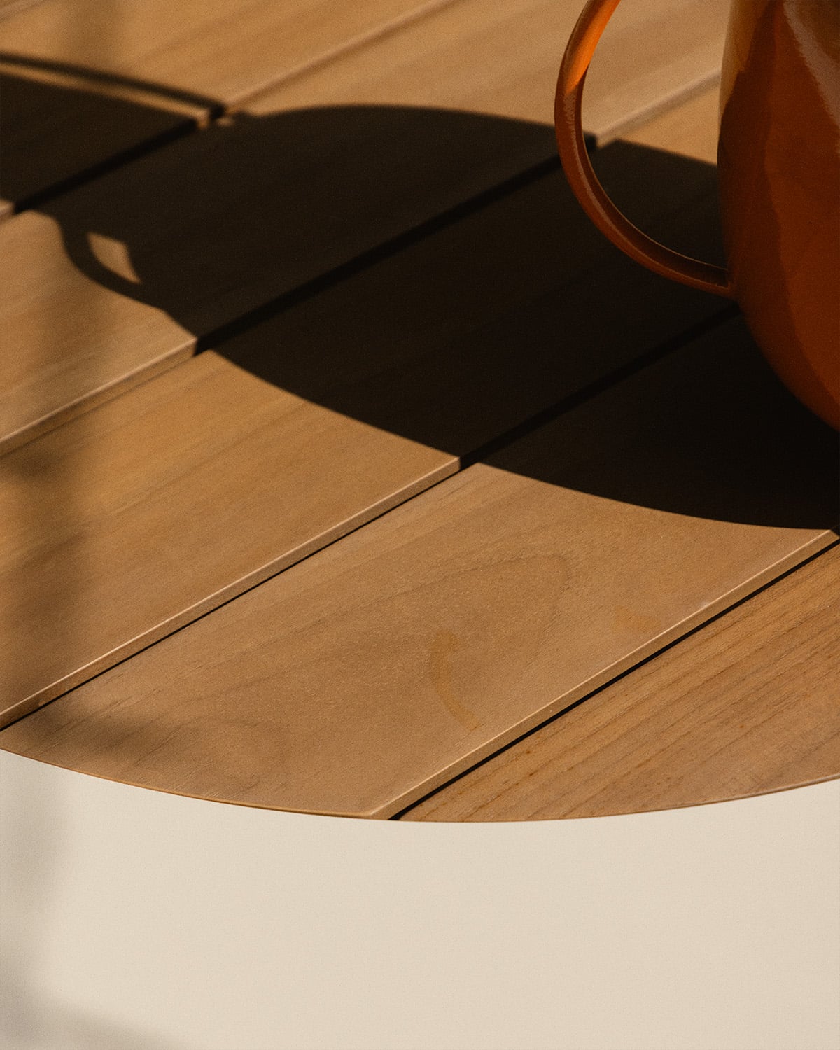 Ensemble Table Ronde en Métal (Ø110 cm) Lirae et 4 Chaises en Polypropylène Aisha pour Usage Extérieur, image de la gelerie 3