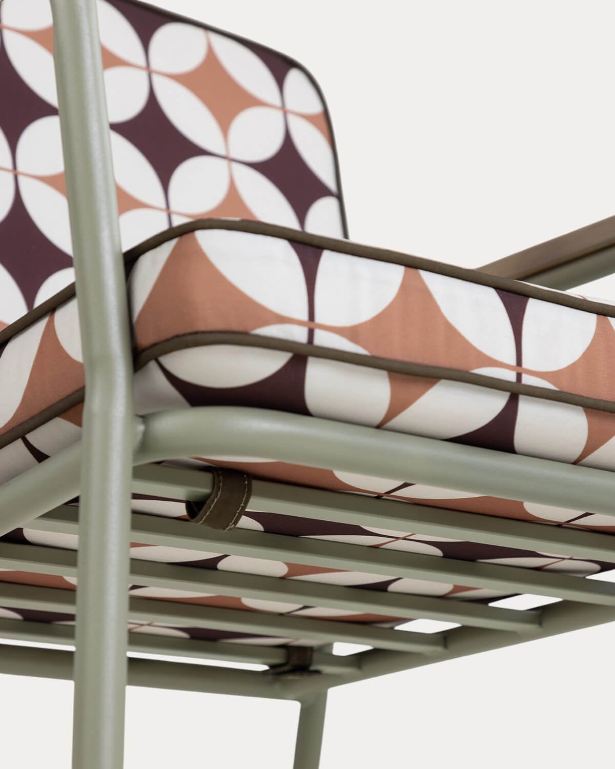 Ensemble Table Ronde (Ø110 cm) Lirae et 4 Fauteuils d'Extérieur en Métal Edimbra, image de la gelerie 9