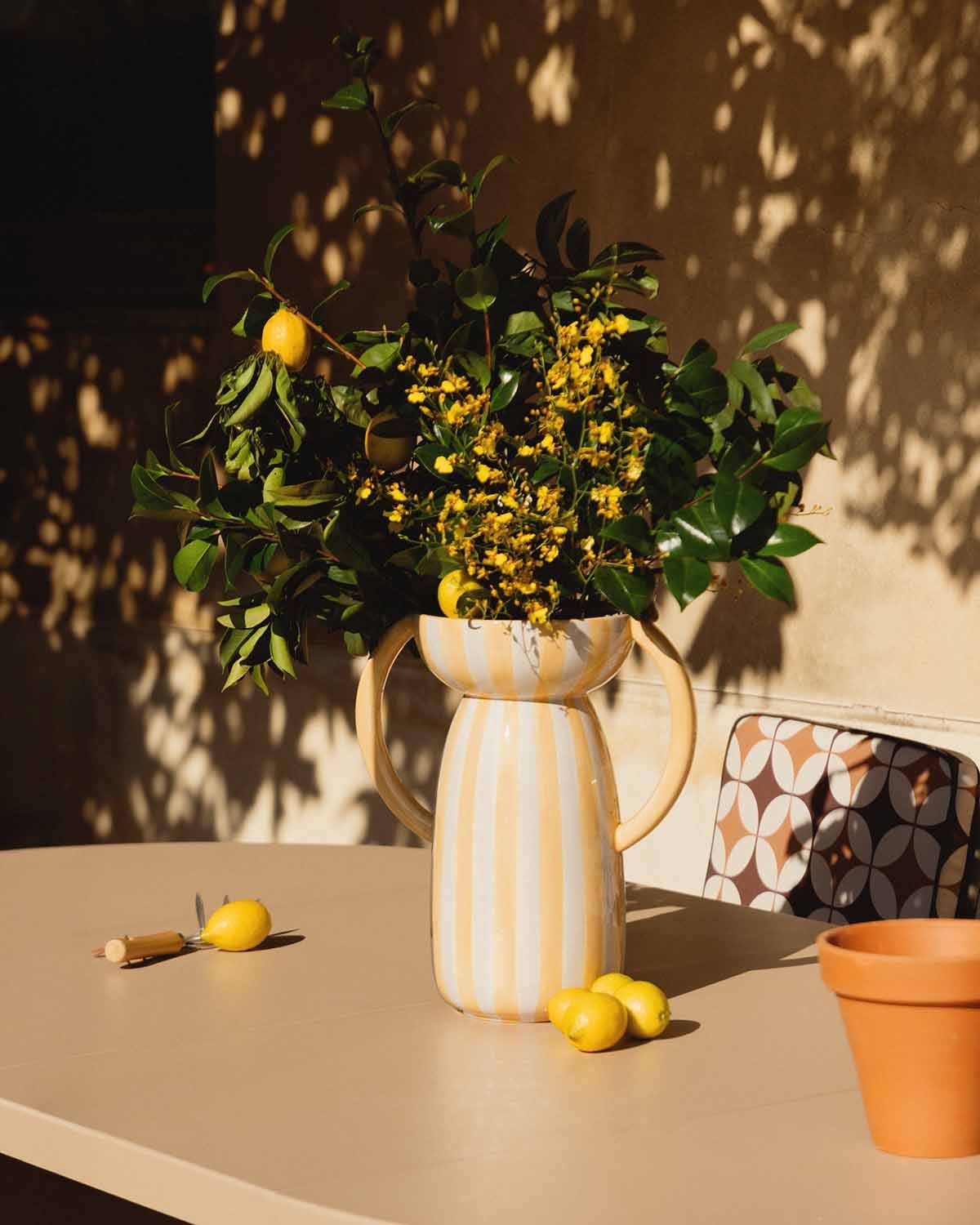 Grand Vase en Dolomite XL Litchi Lines, image de la gelerie 2