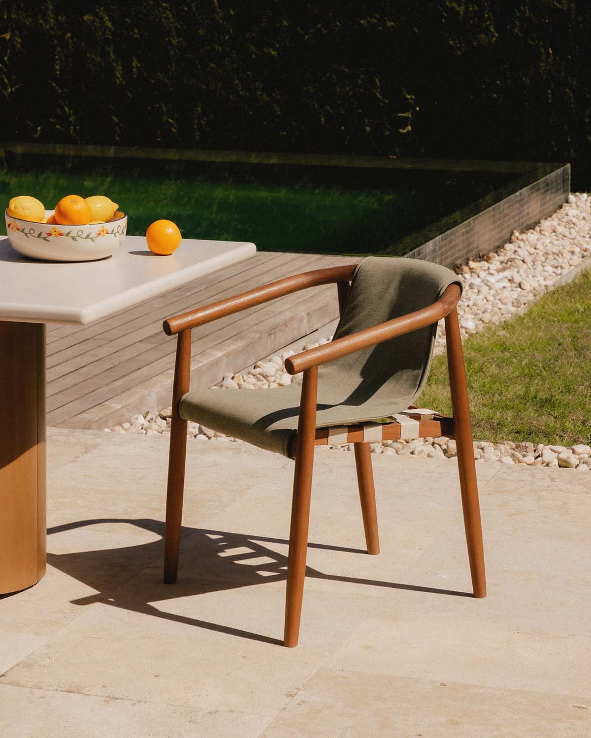 Pack 4 Chaises d'Extérieur en Bois d'Eucalyptus et Tissu Clhoti, image de la gelerie 2