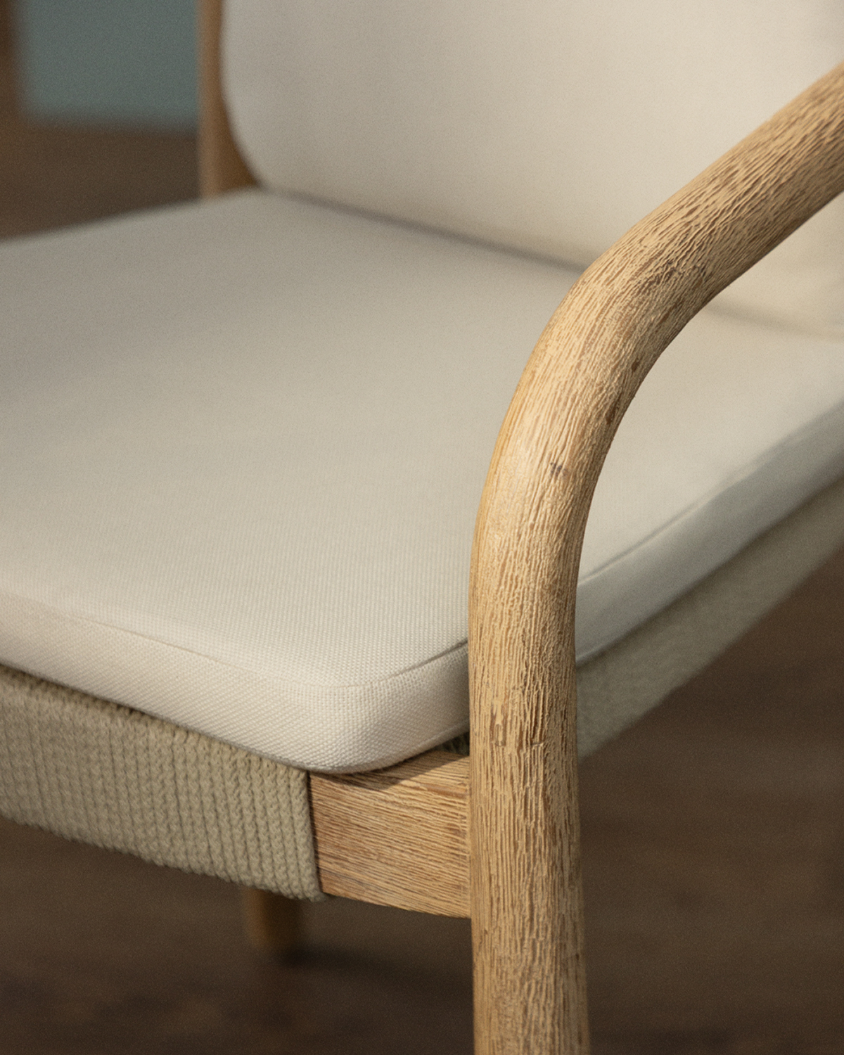 Pack 4 chaises de salle à manger en bois d'acacia Loli, image de la gelerie 3