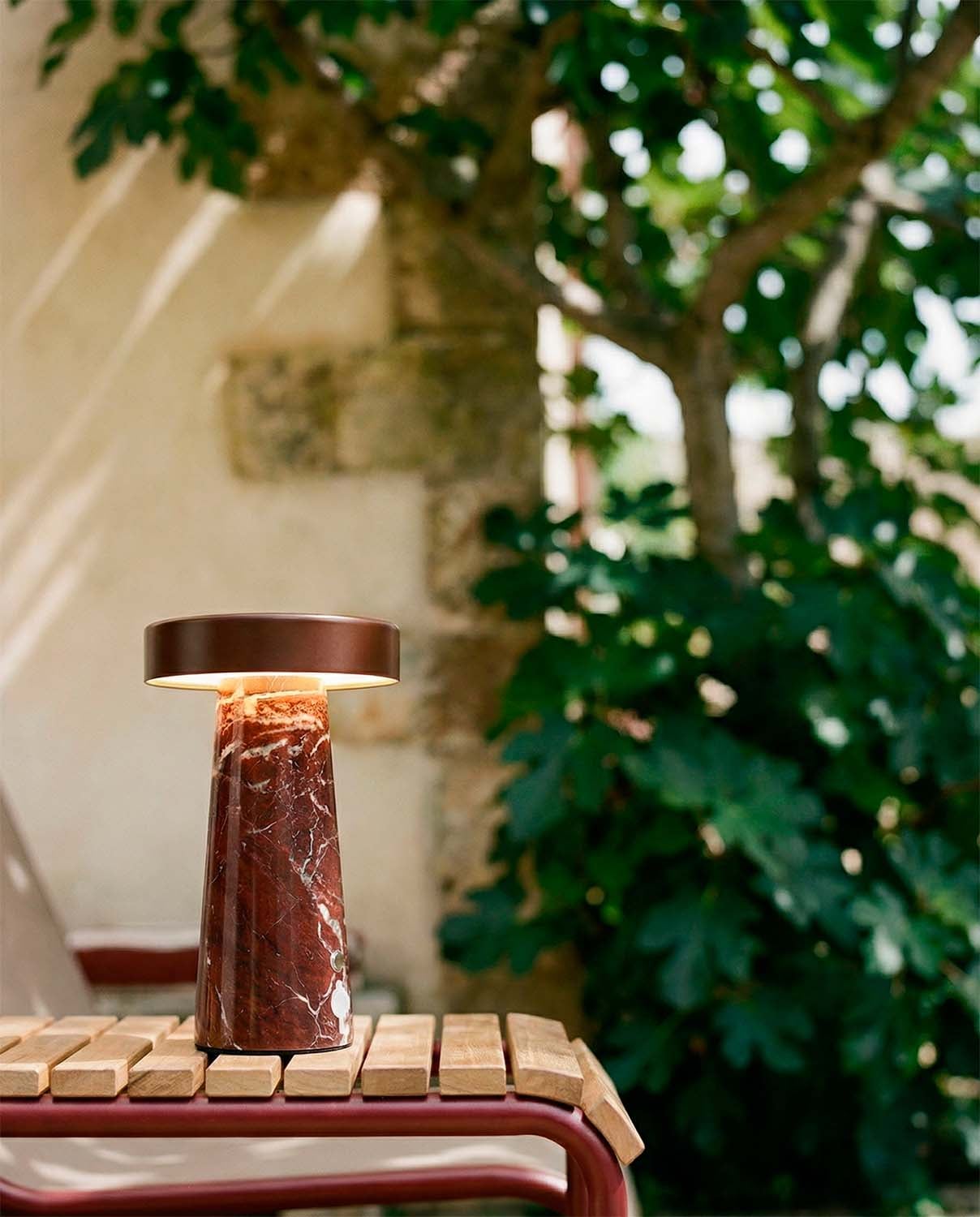 Lampe de Table d'Extérieur sans Fil à LED en Marbre et Métal Mysha, image de la gelerie 2