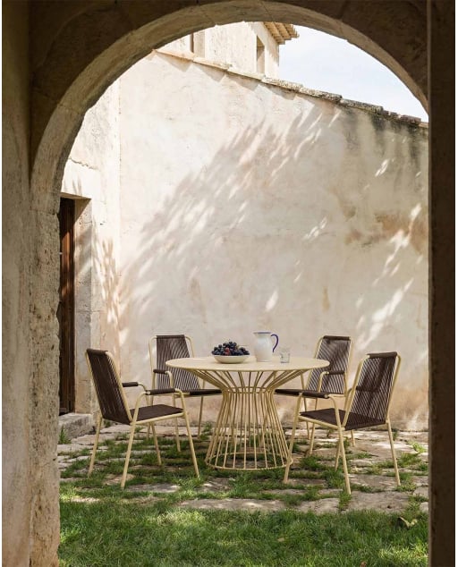Set Table Ronde (Ø120 cm) Nouli et 4 Fauteuils en Métal Mayailer pour Usage Extérieur