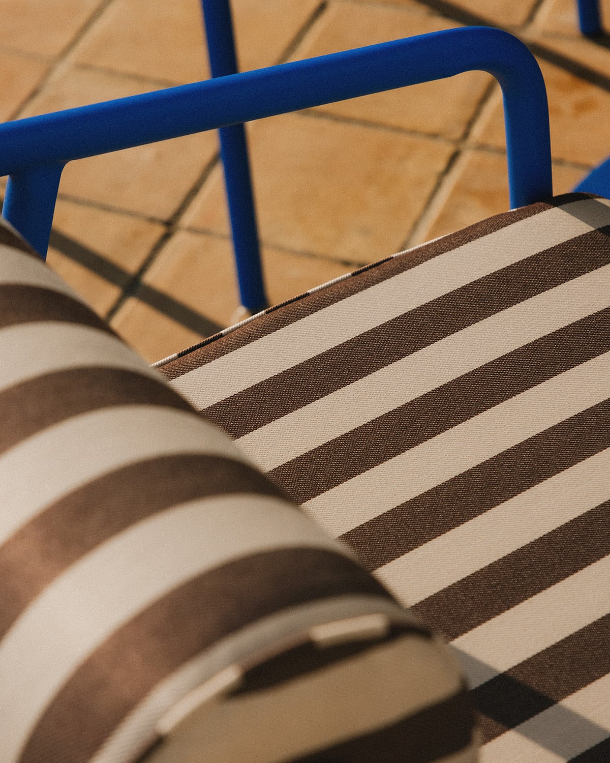 Pack 2 Chaises d'Extérieur en Métal et Tissu Mitha, image de la gelerie 3