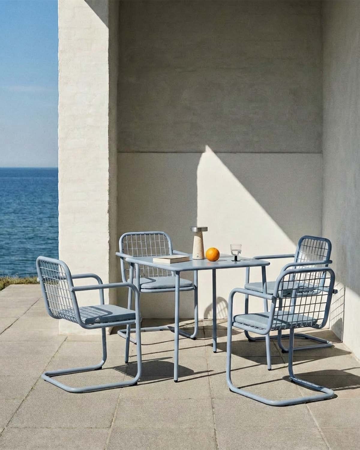 Set Table Carrée (78x78 cm) Mijail et 4 Fauteuils d'Extérieur en Métal Biaritz, image de la gelerie 2