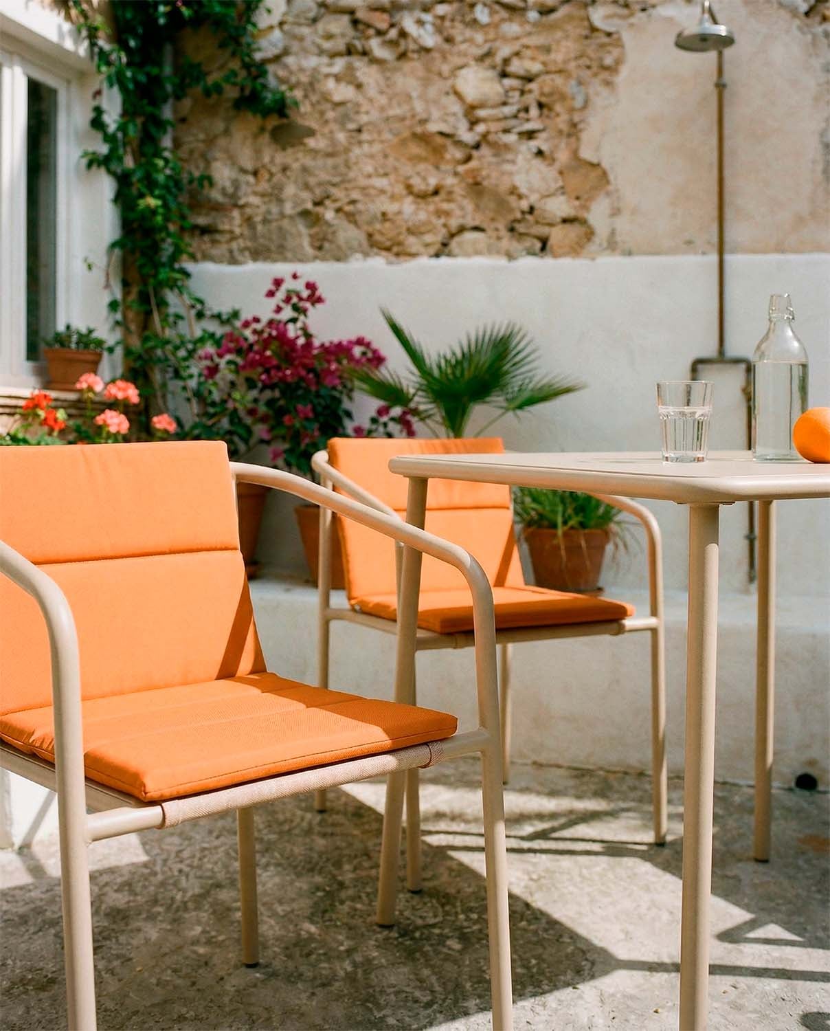 Set table carrée (80x80 cm) Mijail et 4 Fauteuils en étal Vinke pour Usage Extérieur, image de la gelerie 3