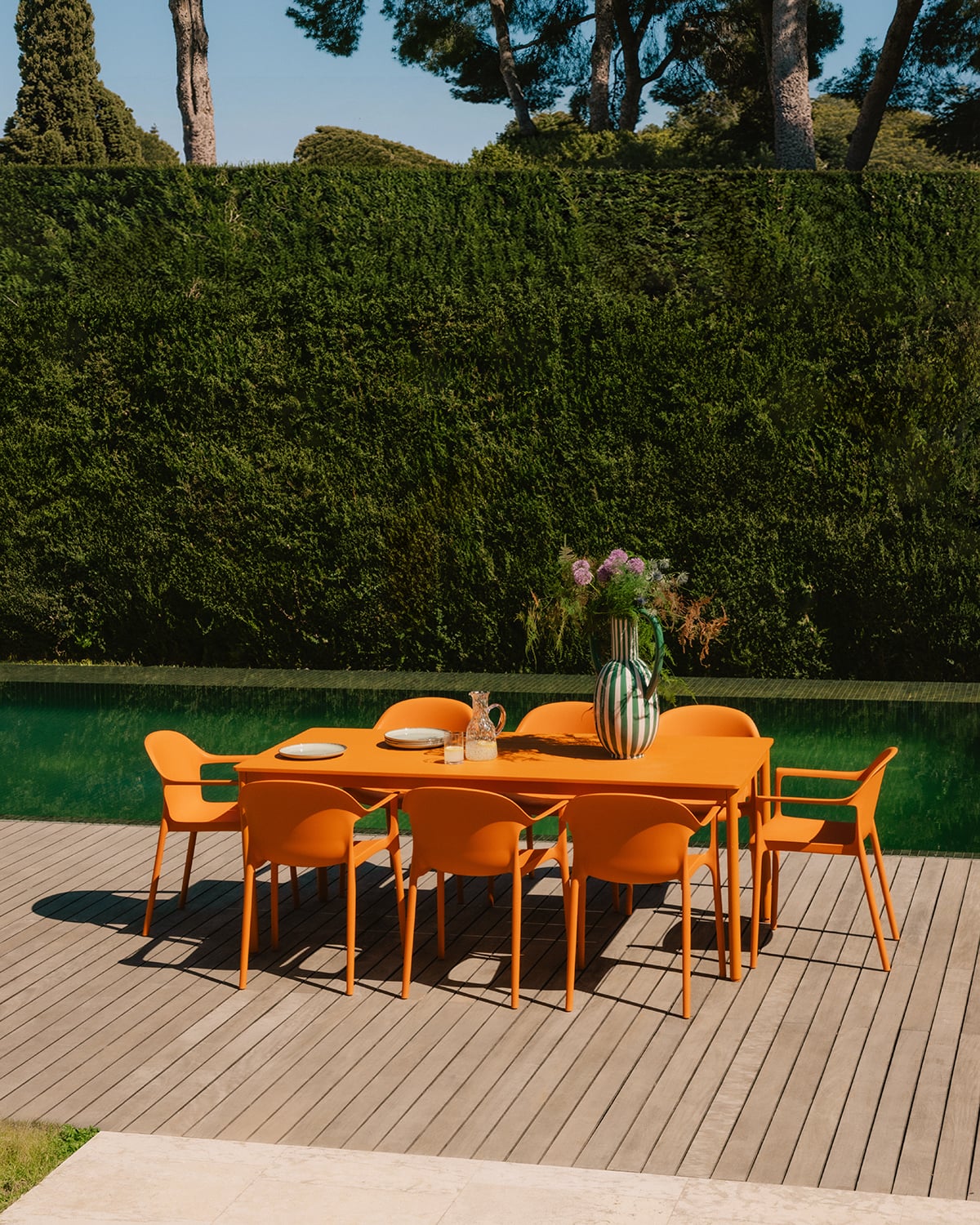 Ensemble Table Rectangulaire en Métal (200x90 cm) Dessie et Fauteuils 8 en Polypropylène Juana d'Extérieur, image de la gelerie 2
