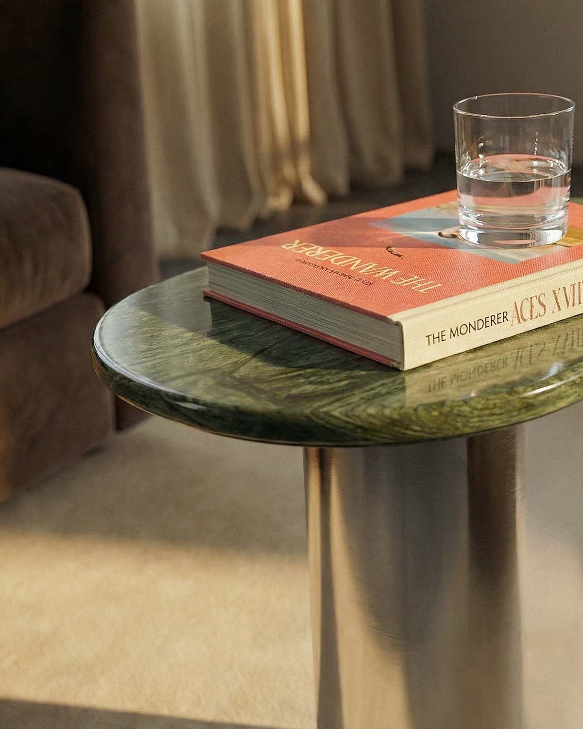 Table d'Appoint Ovale en Métal Lahuga, image de la gelerie 3