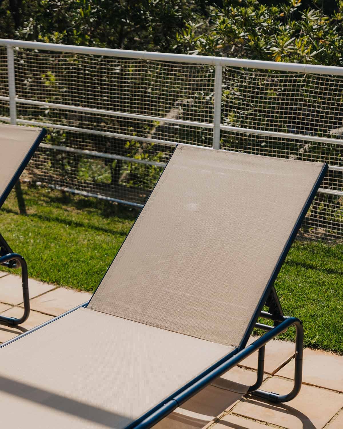 Chaise Longue Inclinable en Métal et Tissu Ohiane, image de la gelerie 3