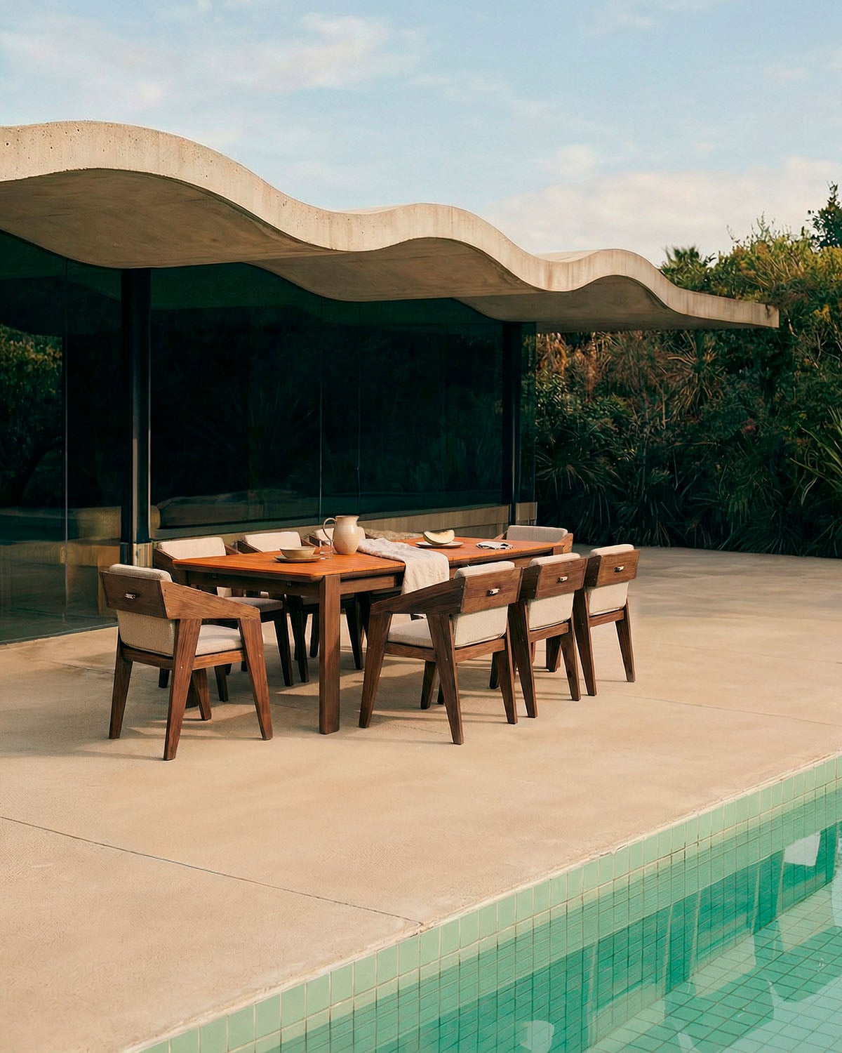 Ensemble Table Extensible Rectangulaire (225-330x100 cm) Ubel et 8 Fauteuils en Bois d'Acacia Tanon pour Usage Extérieur, image de la gelerie 2