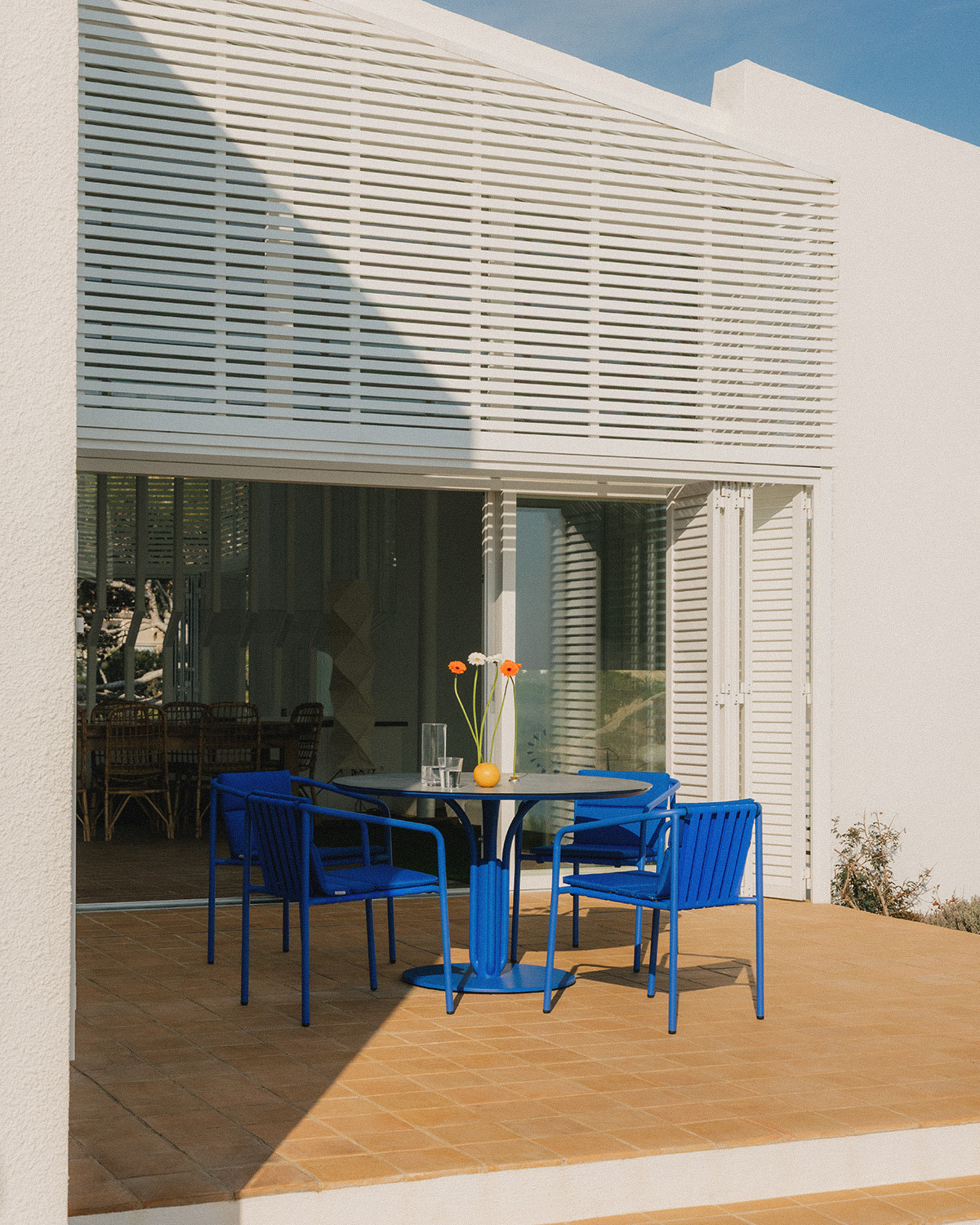 Ensemble Table Ronde (Ø120 cm) Llibet et 4 Fauteuils en Métal Vinke pour Usage Extérieur, image de la gelerie 2