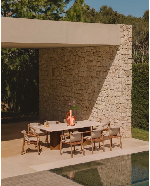 Ensemble Table Rectangulaire en Ciment Eneiza (230x110 cm) et 8 Fauteuils d'Extérieur en Bois Clhoti