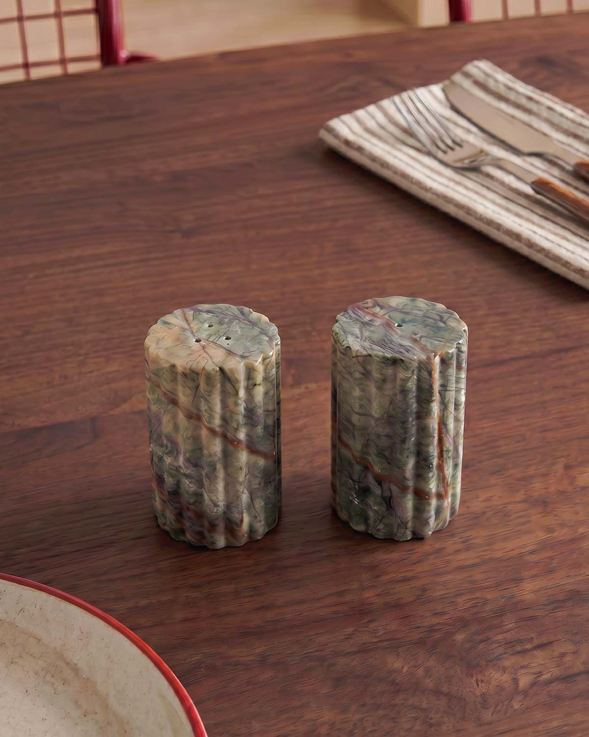 Set de Salière et Poivrière en Marbre Brawley, image de la gelerie 2
