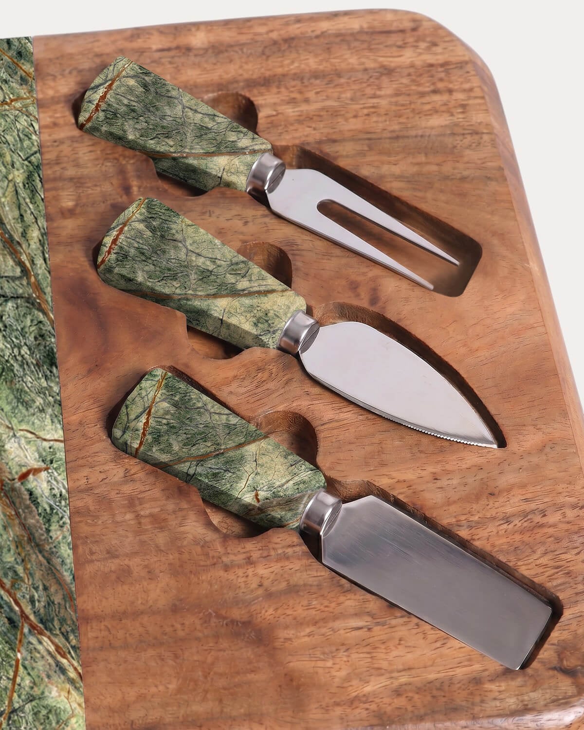 Set de Planche à Fromage en Marbre et Bois d'Acacia avec 3 Couteaux Serbal, image de la gelerie 5