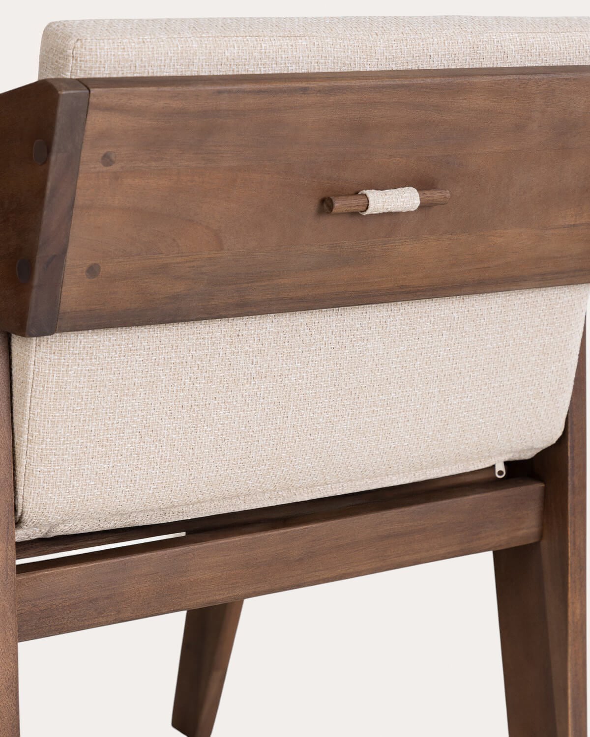 Ensemble Table Extensible en Métal Beca (Ø120-240x120 cm) et 8 Fauteuils d'Extérieur en Bois d'Acacia Tanon, image de la gelerie 6