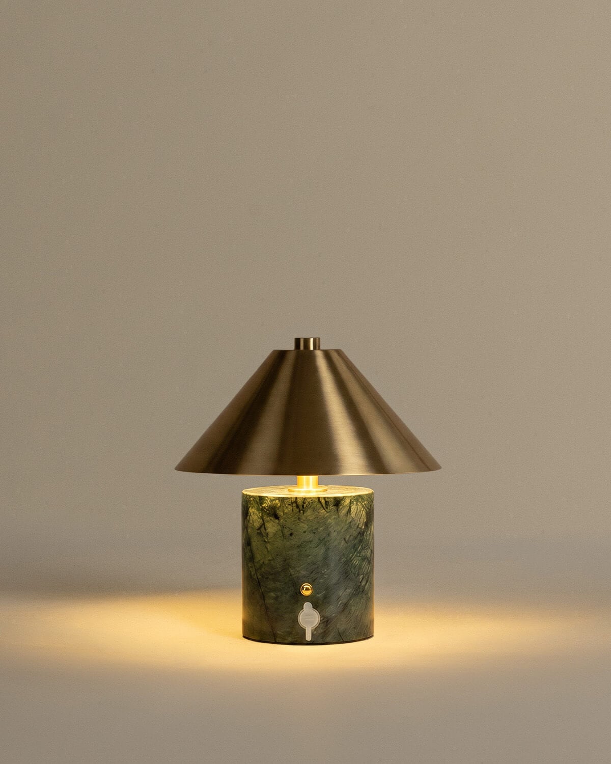 Lampe de Table LED sans fil en Marbre et Métal Obely, image de la gelerie 4