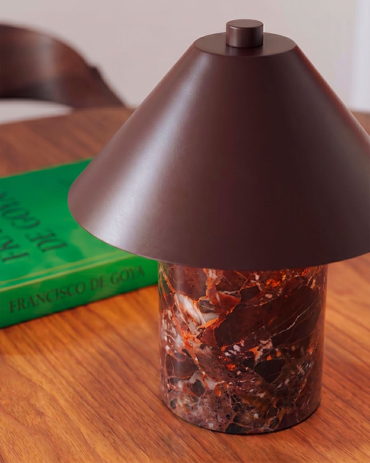 Lampe de Table LED sans Fil d'Extérieur en Marbre et Métal Obely, image de la gelerie 3