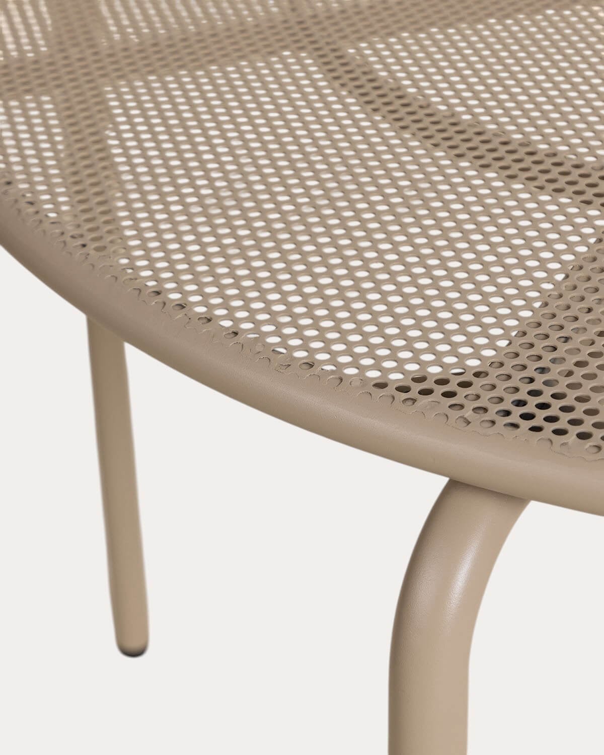 Ensemble Table Ronde d'Extérieur (Ø110 cm) et 4 Chaises avec Accoudoirs en Métal Dorothea, image de la gelerie 5