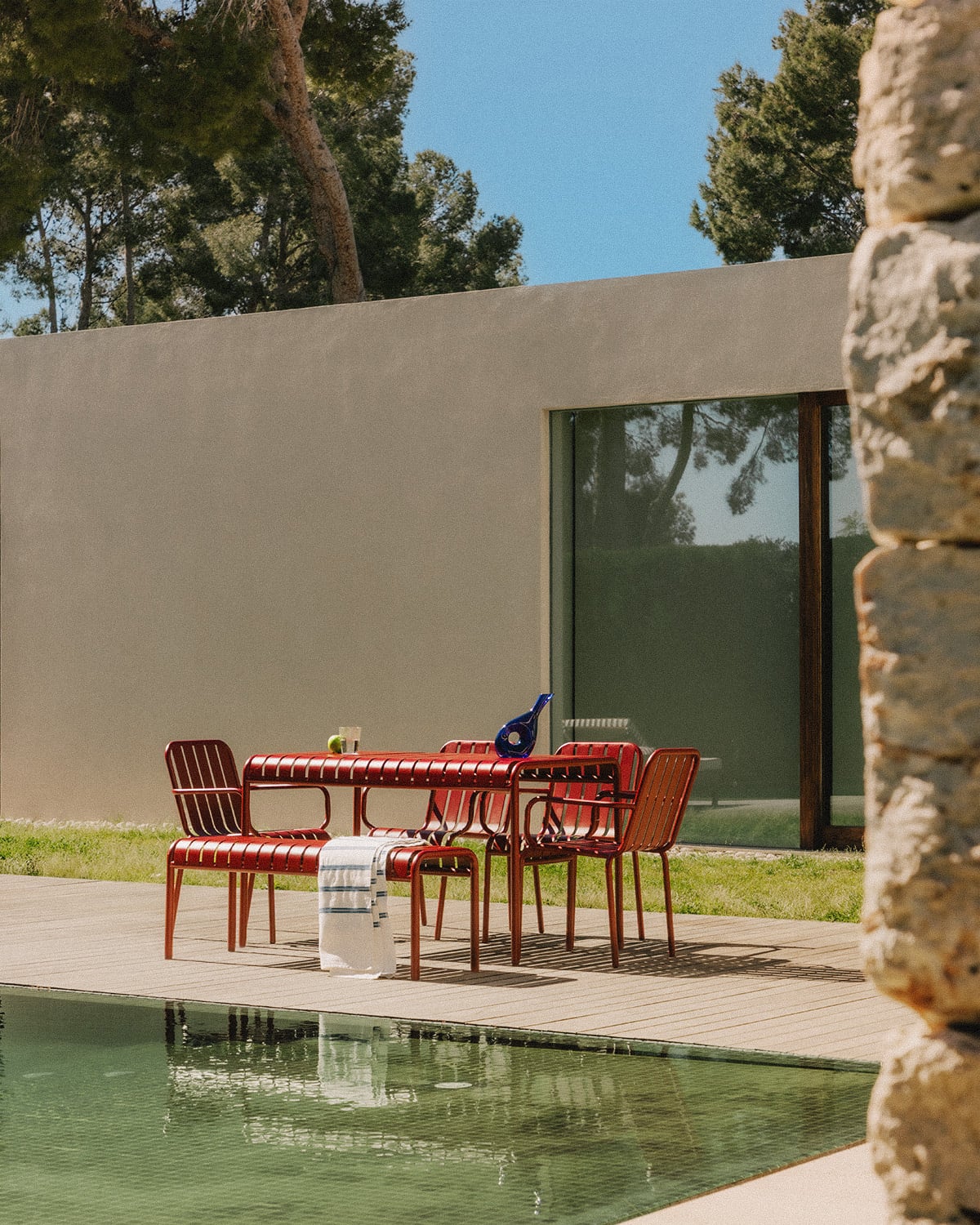 Ensemble Table Rectangulaire (130x80 cm) avec 1 Banc et 4 Chaises en Métal d'Extérieur Tavo, image de la gelerie 2