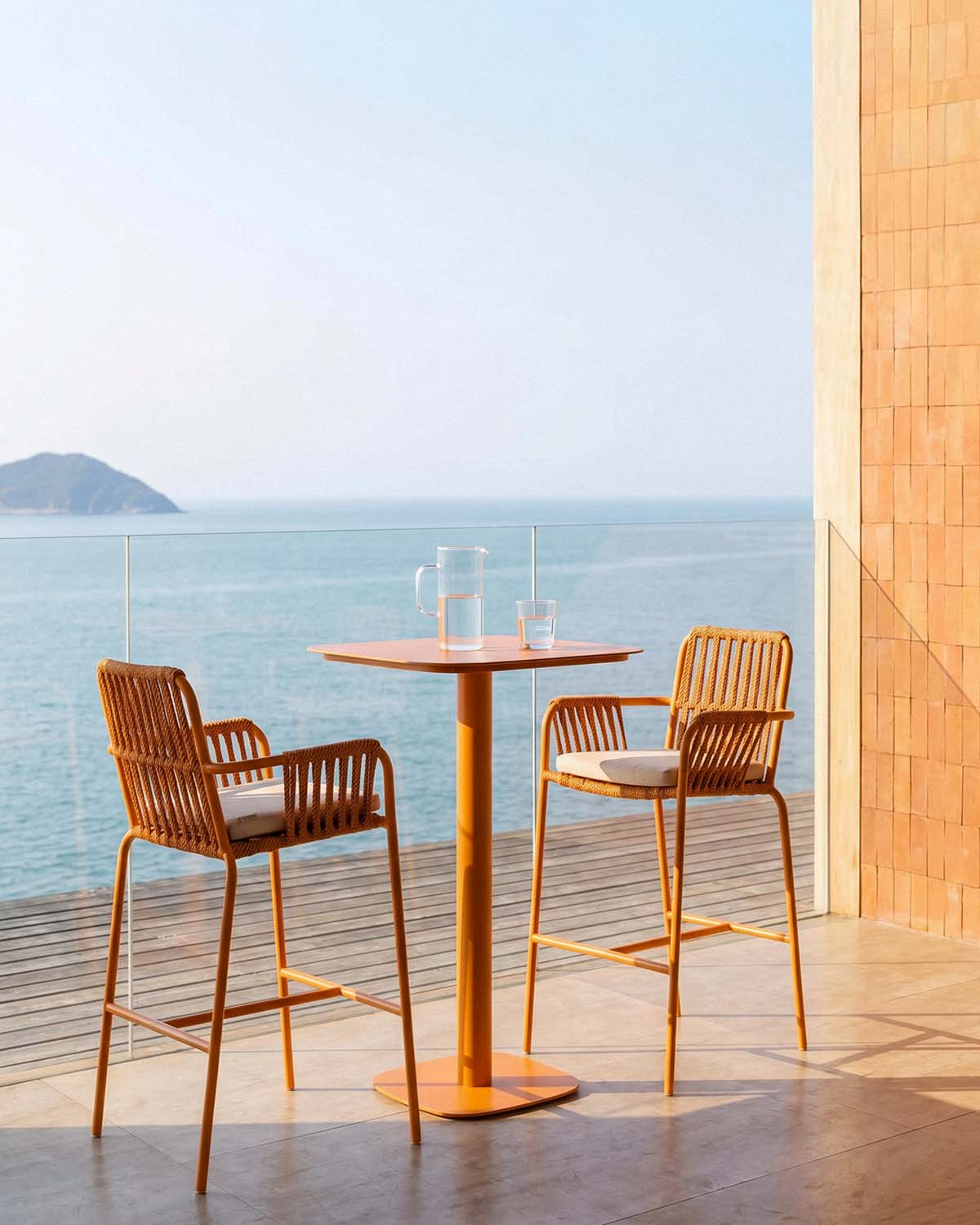 Ensemble Table Haute Carrée (70x70 cm) Zoilo et 2 Tabourets Hauts en Aluminium (75 cm) Drian pour Extérieur, image de la gelerie 2