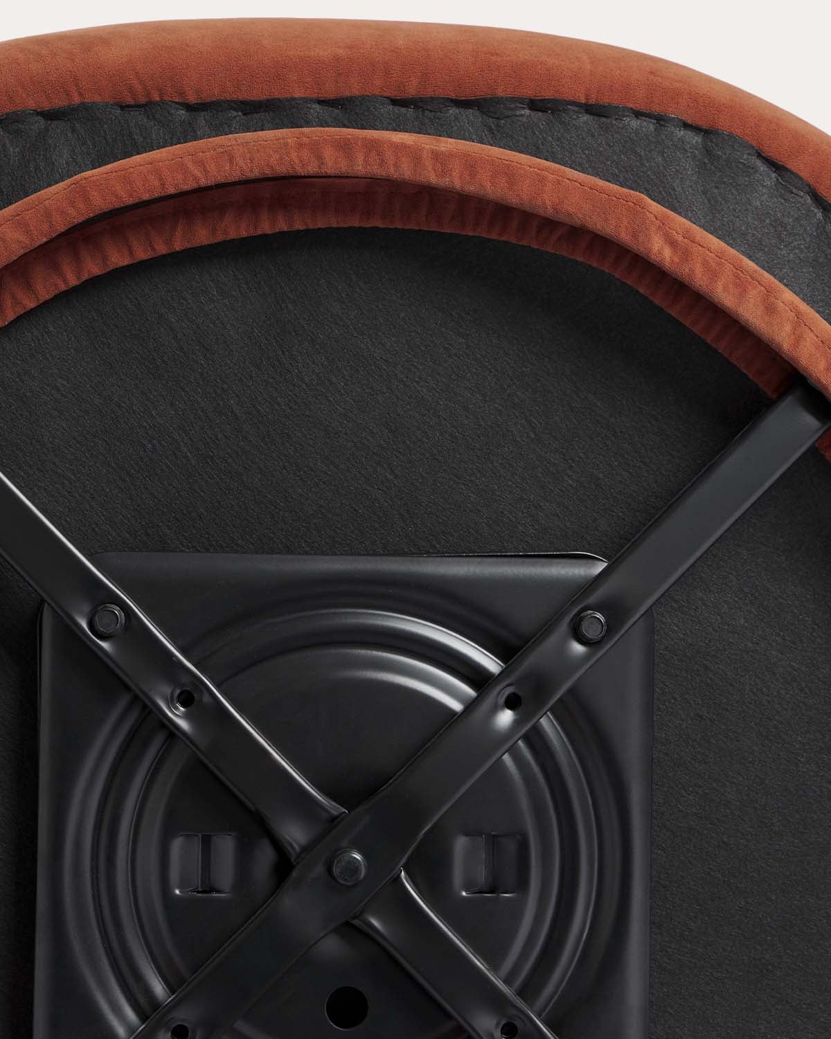 Fauteuil pivotant en tissu Rogan, image de la gelerie 8