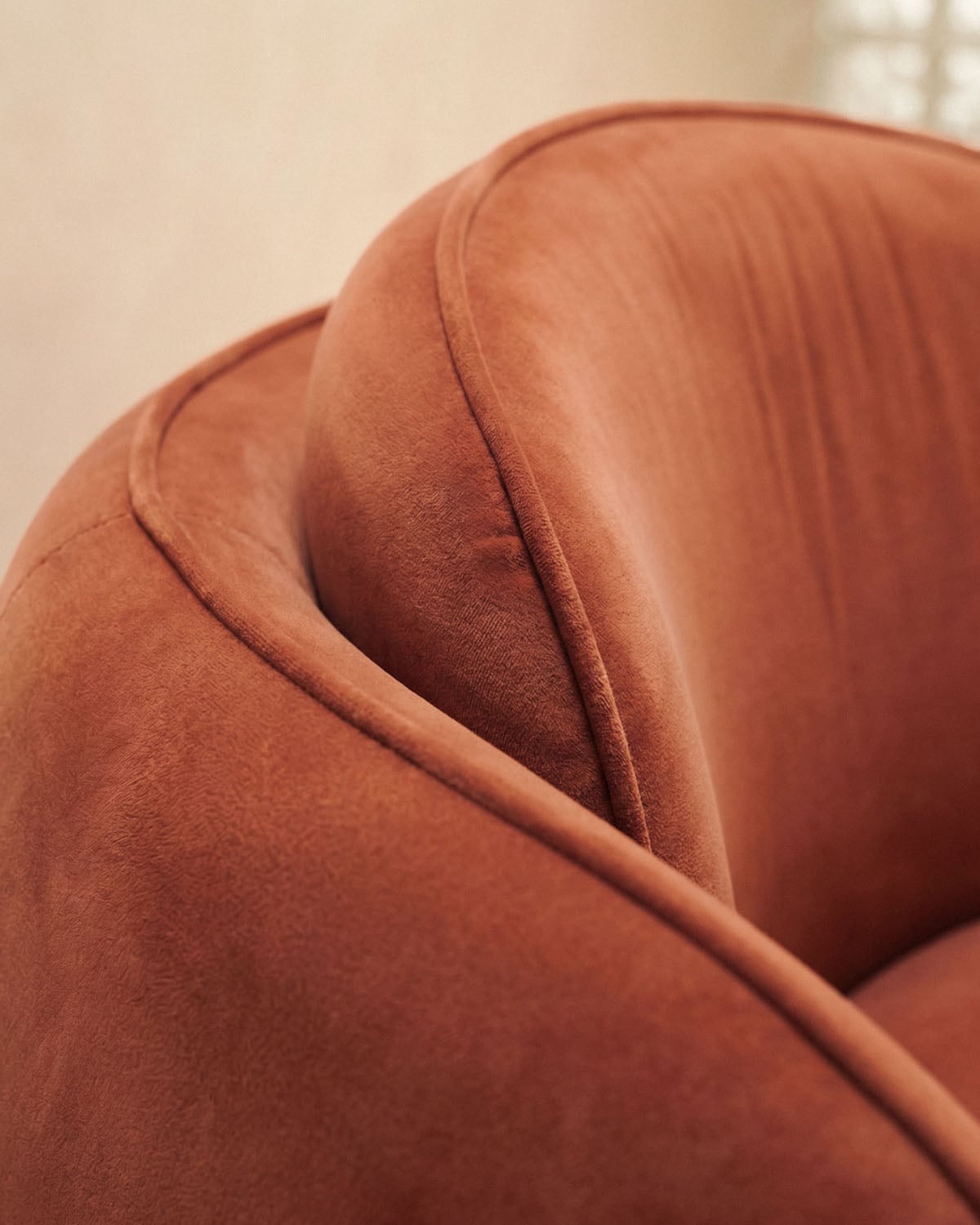 Fauteuil pivotant en tissu Rogan, image de la gelerie 3
