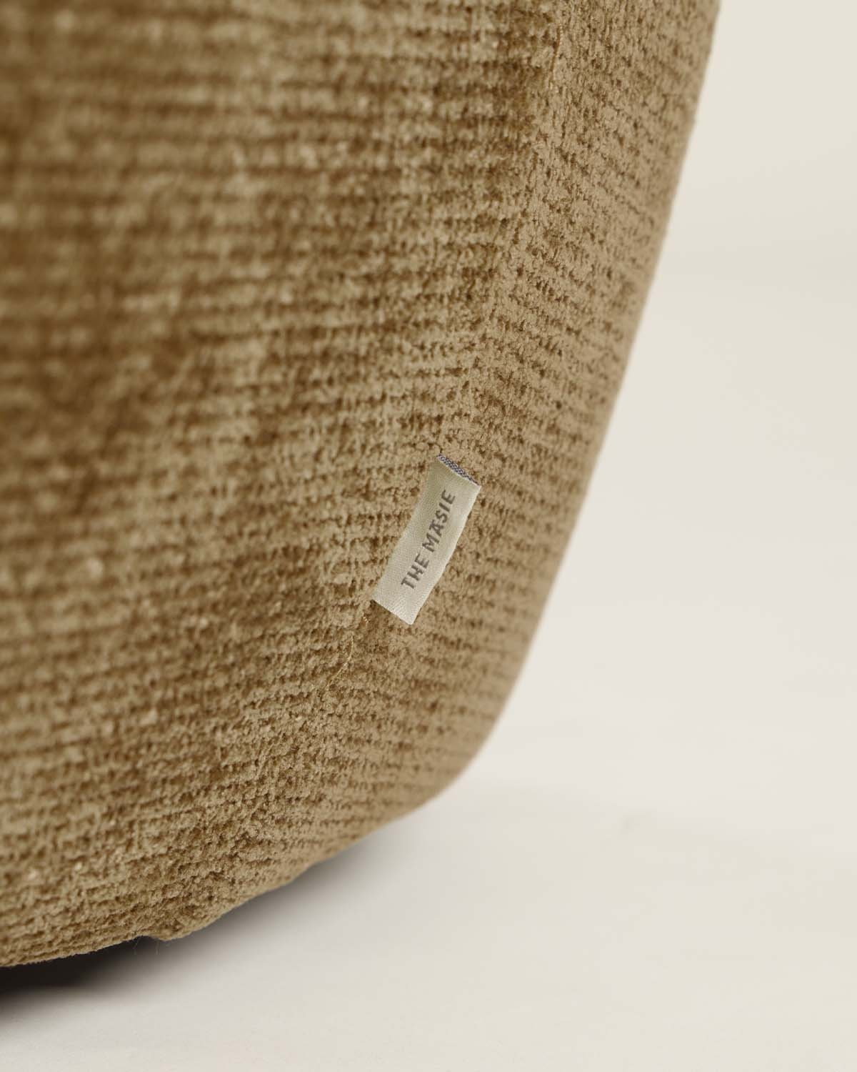 Fauteuil en tissu et bois Akane, image de la gelerie 6