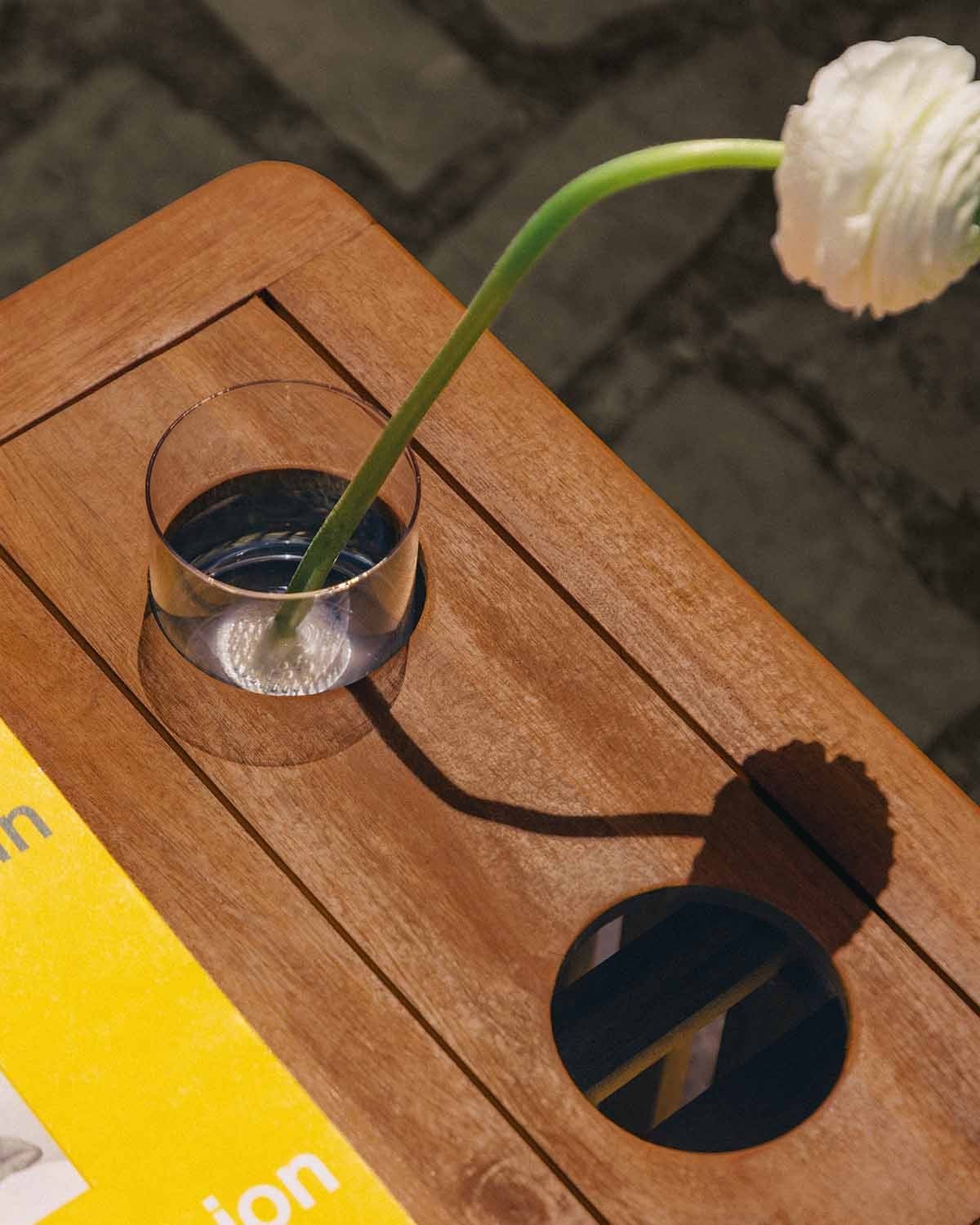 Table d'appoint d'extérieur 45x45 cm en bois d'acacia Hazan, image de la gelerie 3