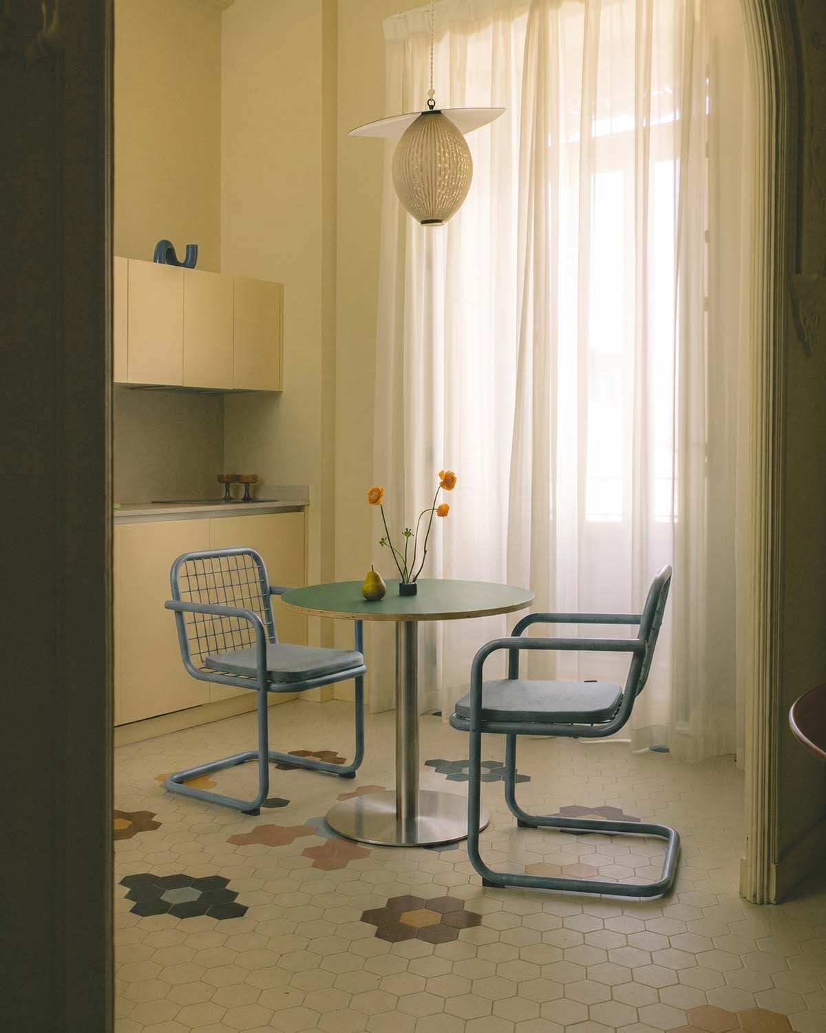 Table de salle à manger ronde Ø70 cm en bois et métal Miwel , image de la gelerie 2