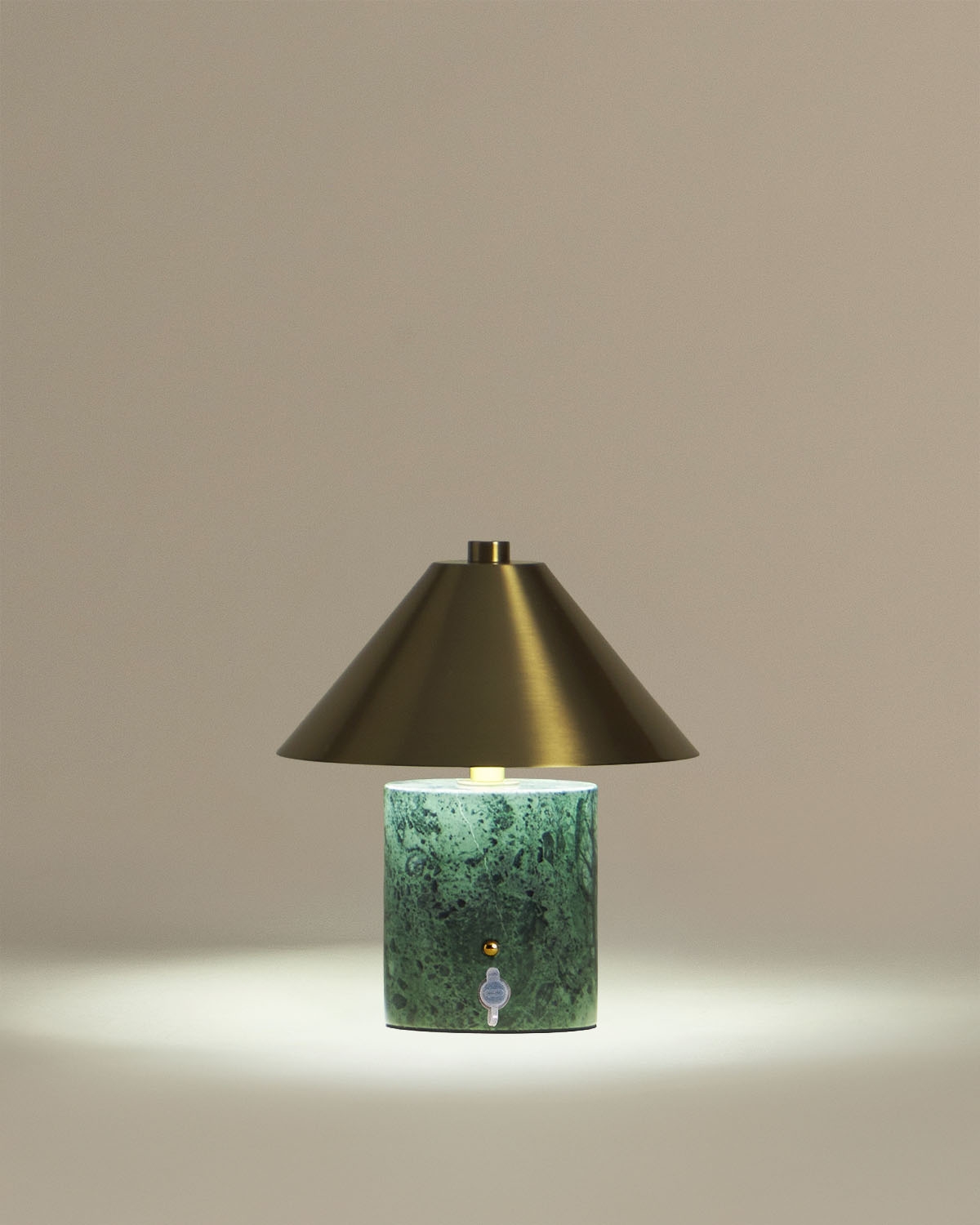 Lampe de table LED sans fil pour extérieur en marbre et métal Obely, image de la gelerie 6