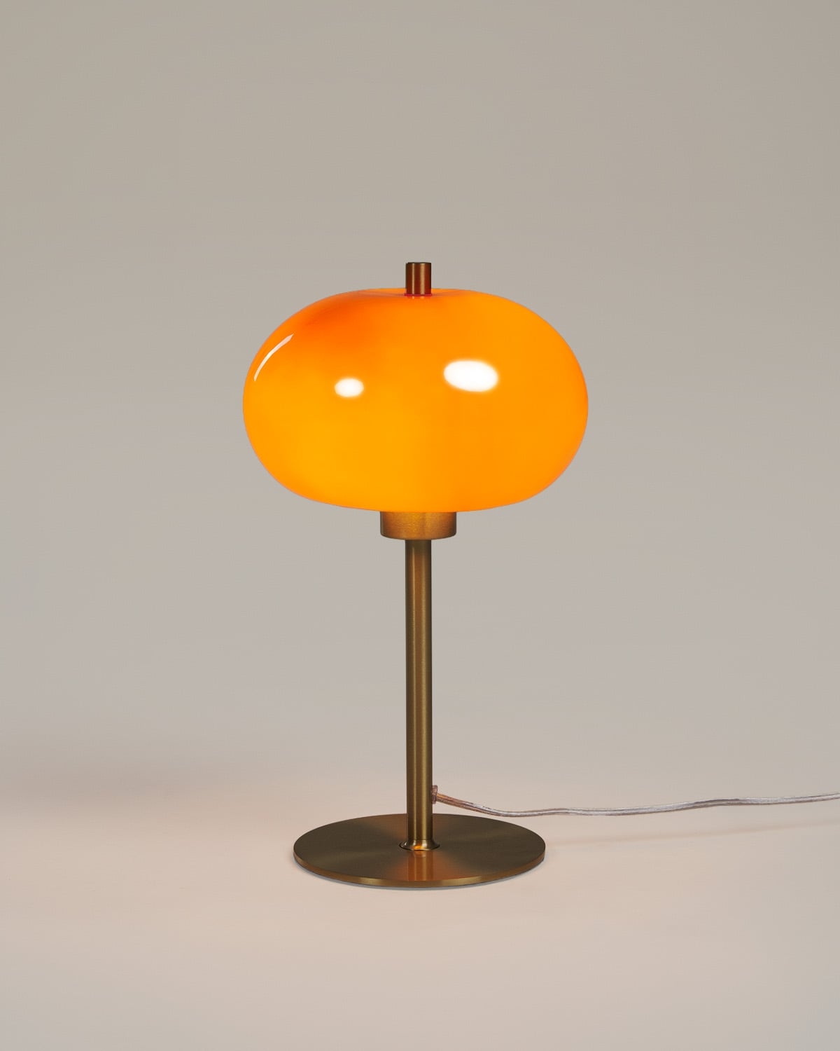 Lampe de table en métal et verre Revhin, image de la gelerie 4