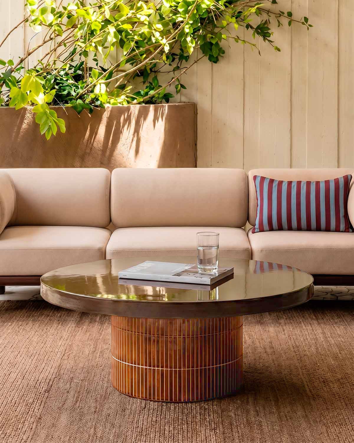 Table basse d'extérieur ronde Ø90 cm en ciment Banus, image de la gelerie 2