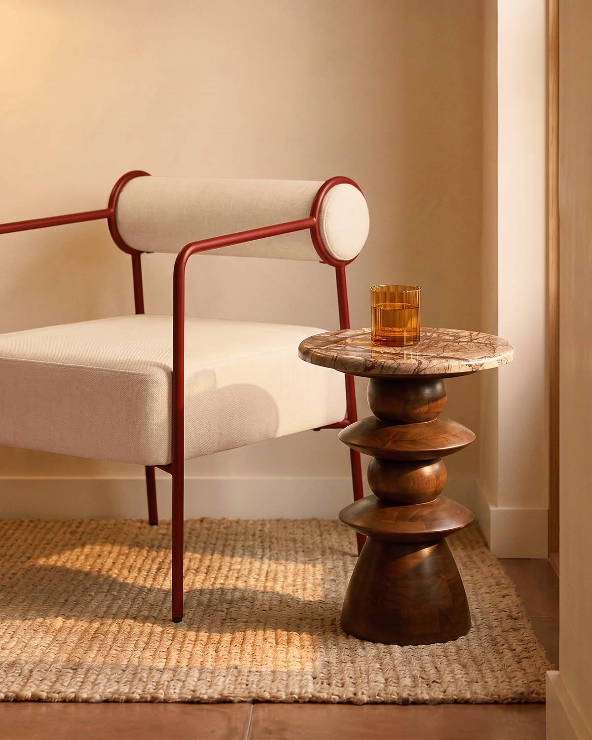 Table d'appoint ronde Ø35 cm en marbre et bois de manguier Erato, image de la gelerie 2
