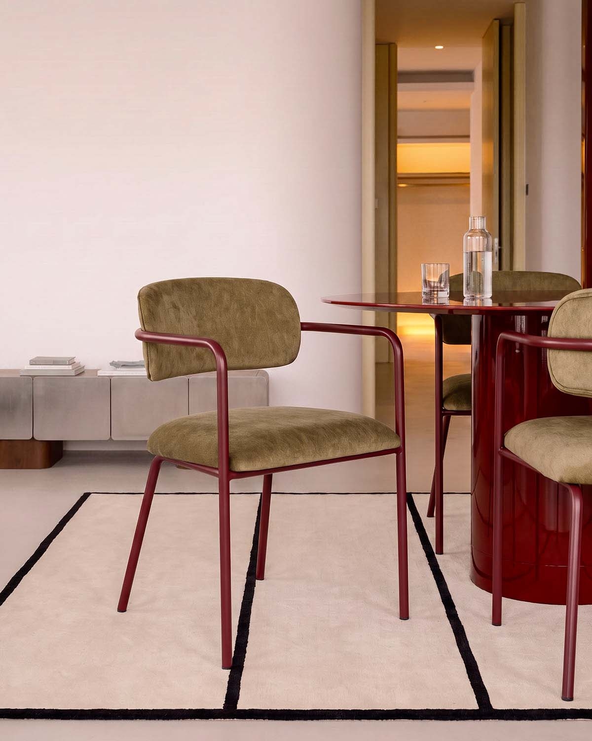 Chaise de salle à manger avec accoudoirs en métal et tissu Taner, image de la gelerie 2