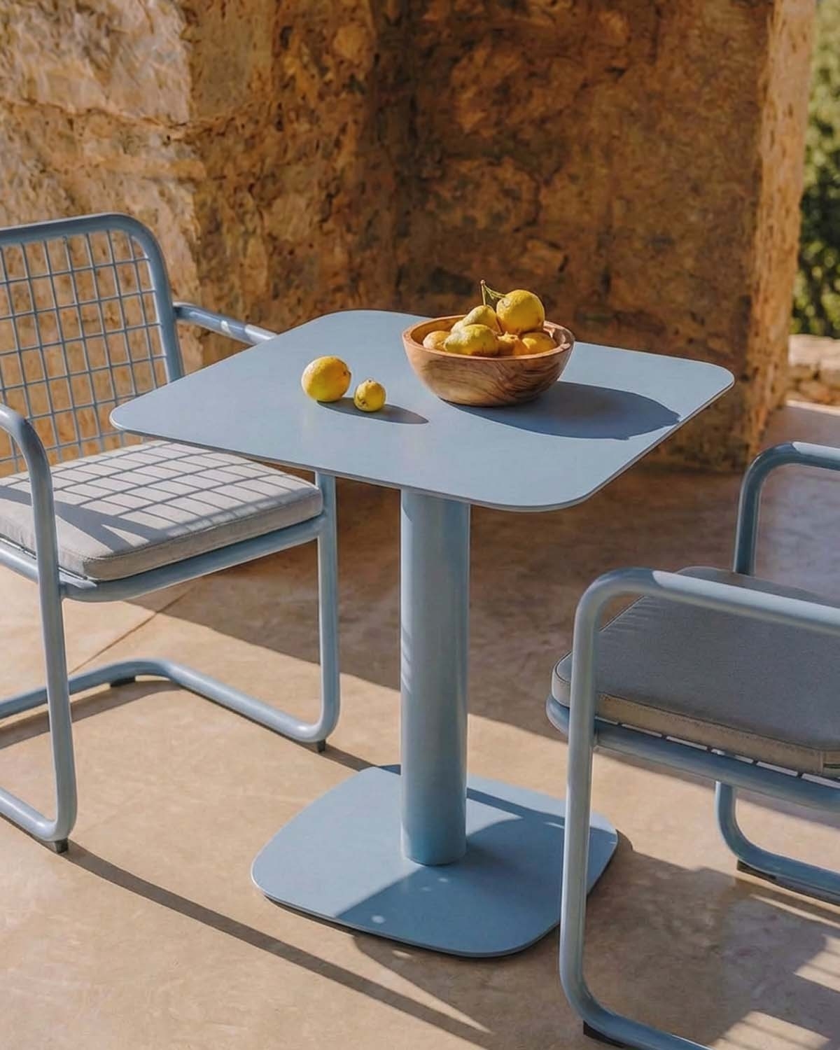 Table d'extérieur carrée 70x70 cm en métal Zoilo, image de la gelerie 2